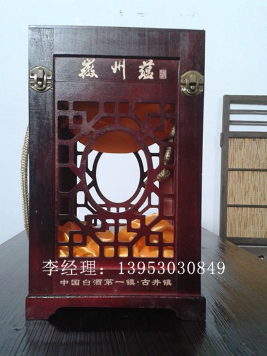 點(diǎn)擊查看詳細(xì)信息<br>標(biāo)題：木制白酒盒 閱讀次數(shù)：2399